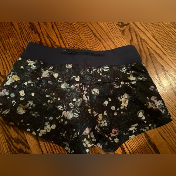 Ivivva floral shorts with liner - Picture 2 of 4